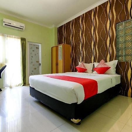 Oyo 338 Guest House Omah Manahan Syariah Solo Kültér fotó