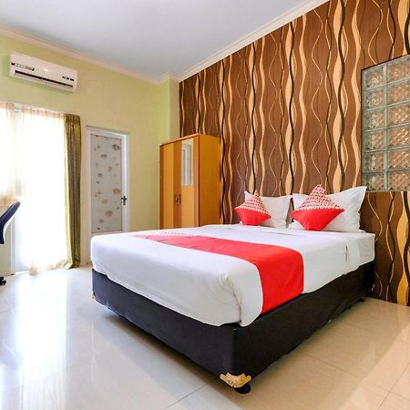 Oyo 338 Guest House Omah Manahan Syariah Solo Kültér fotó