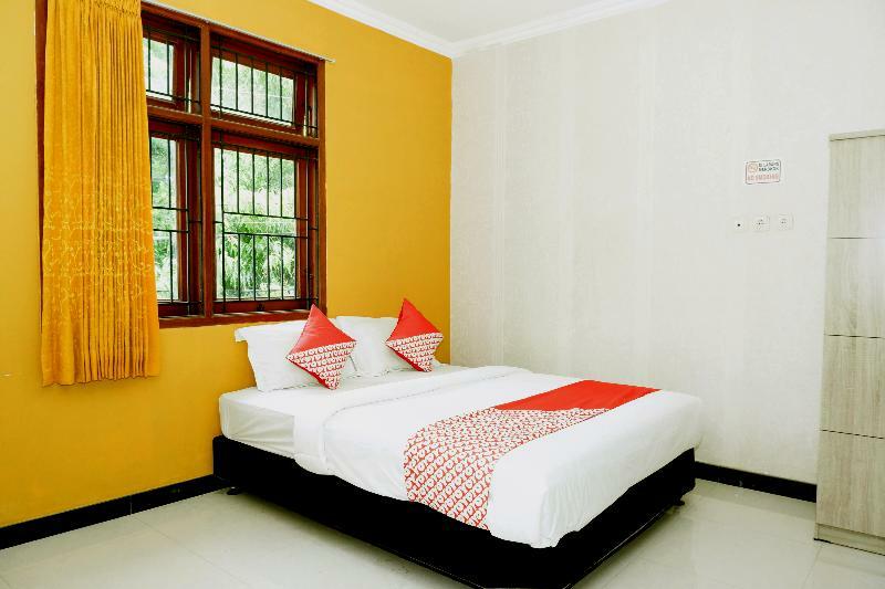 Oyo 338 Guest House Omah Manahan Syariah Solo Kültér fotó