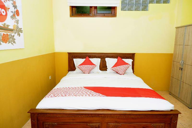 Oyo 338 Guest House Omah Manahan Syariah Solo Kültér fotó