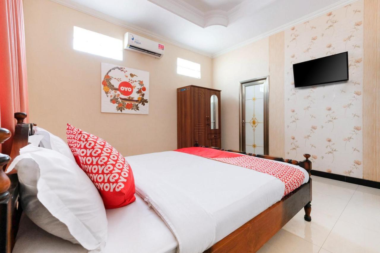 Oyo 338 Guest House Omah Manahan Syariah Solo Kültér fotó