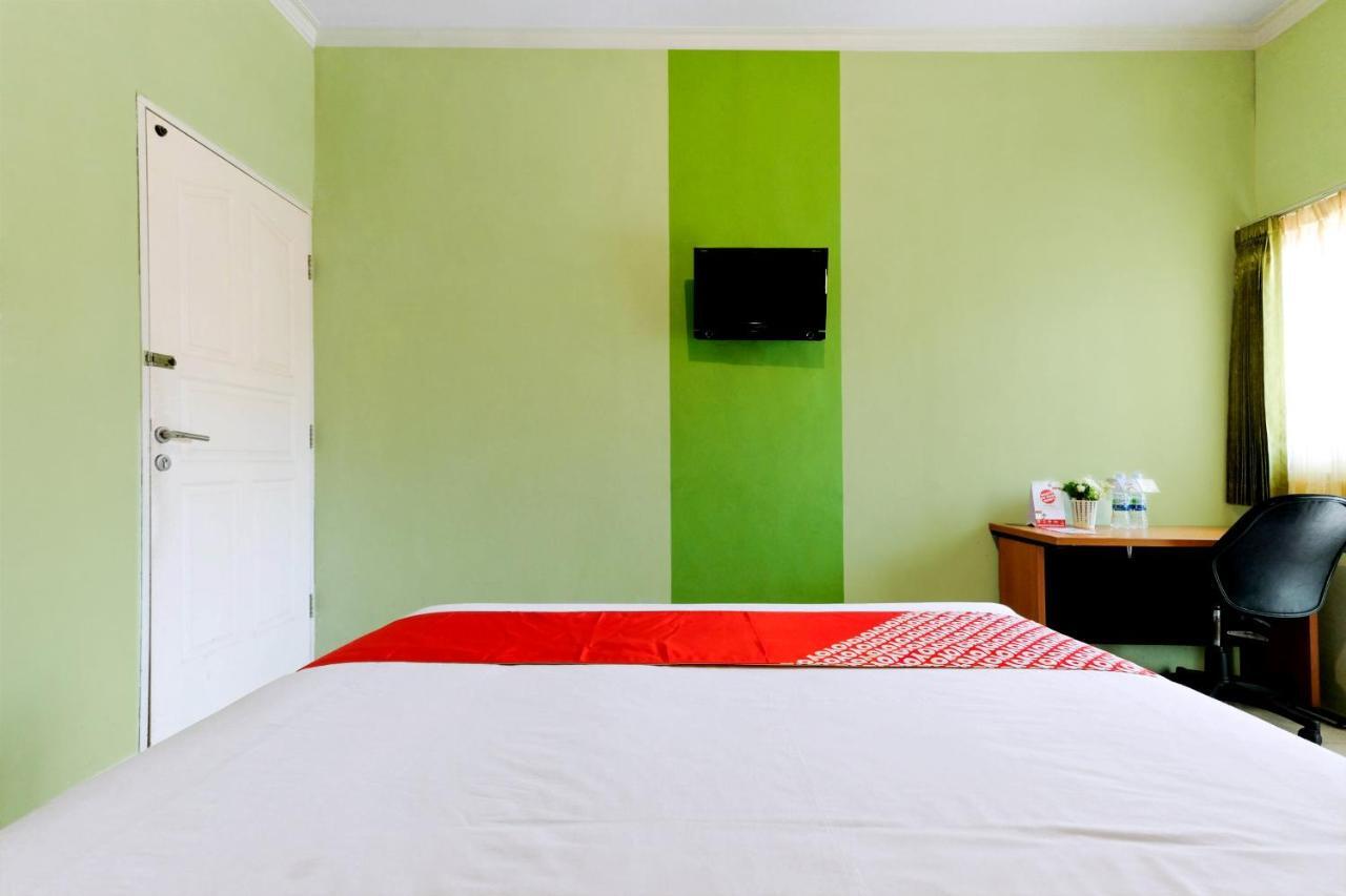 Oyo 338 Guest House Omah Manahan Syariah Solo Kültér fotó