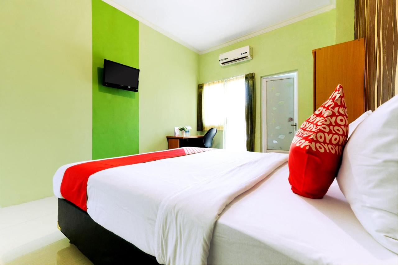 Oyo 338 Guest House Omah Manahan Syariah Solo Kültér fotó